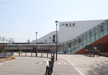 JR京都線「桂川」駅：徒歩33～34分、自転車で約10分