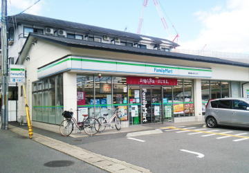 ファミリーマート嵯峨嵐山駅北口店：徒歩7～8分