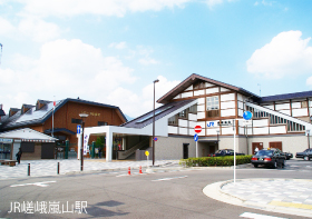 JR嵯峨嵐山駅