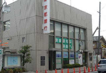 京都銀行 嵯峨支店　徒歩8分～9分