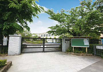 京都市立嵯峨野小学校　徒歩13分