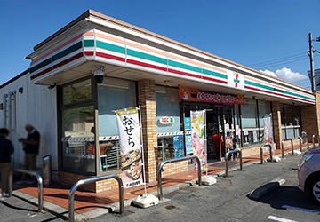 セブンイレブン向日寺戸店：徒歩5～6分