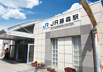 ＪＲ奈良線「ＪＲ藤森」駅　徒歩4分～5分
